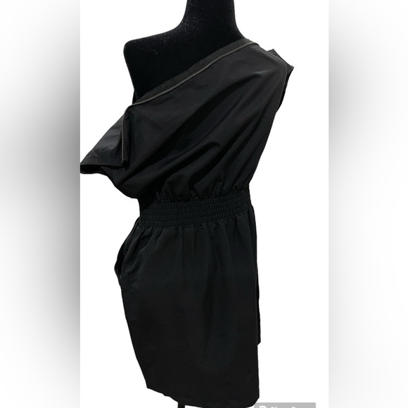 FOREVER 21 - Picture 2 of 2